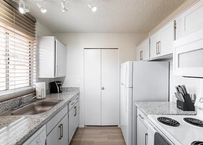 Landing Modern With Amazing Amenities * Tucson